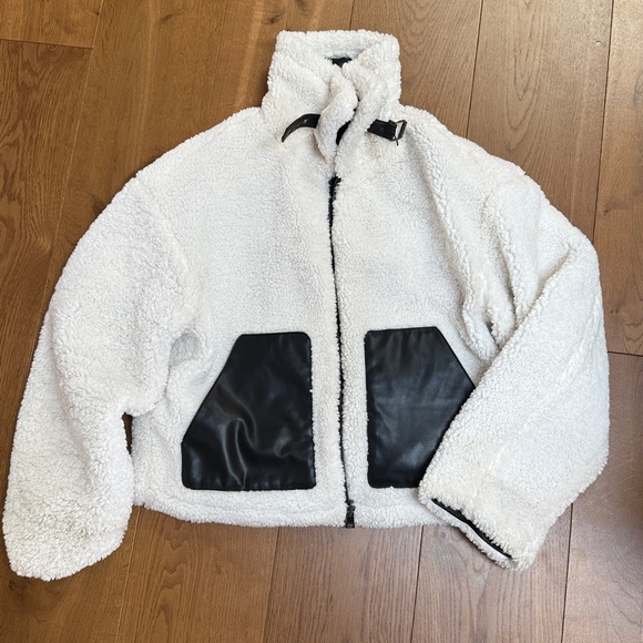 Levi's Reversible Vegan Leather/Sherpa Jacket - Picture 9 of 10